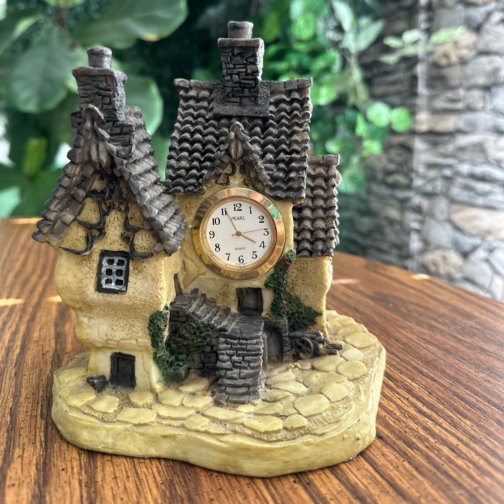 Mini Cottage House - Quartz Mini